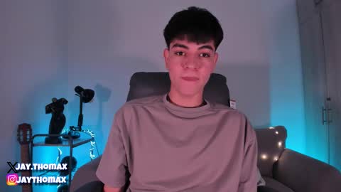 jaythomax online show from January 2025 11:24:01 PM