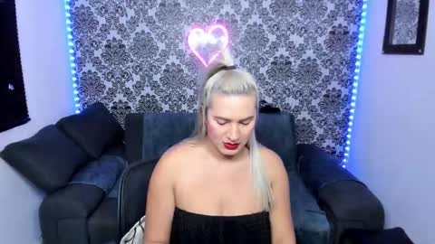 Snapshot of jdstudio chatting on October 2025 04:04:02 AM . Julianita y Valery . online show from October 2025 04:04:02 AM