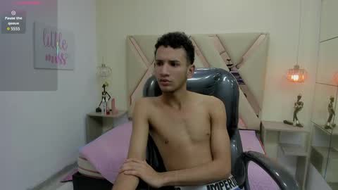 jdwhite18 online show from May 2026 07:15:01 AM