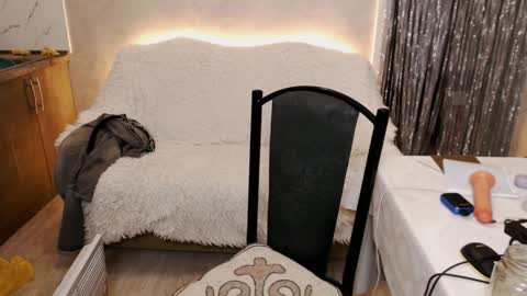 Snapshot of jealousangel chatting on December 2024 06:21:01 PM Angel online show from December 2024 06:21:01 PM