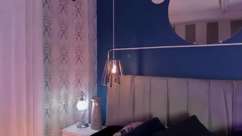 Jean online show from September 2025 08:00:02 PM