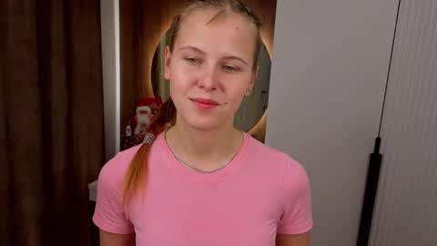 Snapshot of jeanninebeall chatting on January 2026 03:39:01 PM Bella online show from January 2026 03:39:01 PM