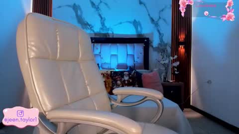 Jeen Taylor online show from November 2025 08:08:02 PM