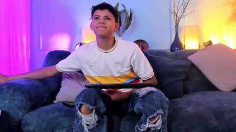 Snapshot of jeffry_wolvess chatting on March 2026 12:00:02 PM Jeffry online show from March 2026 12:00:02 PM