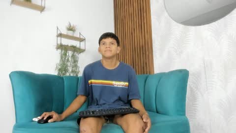 Snapshot of jeffry_wolvess chatting on April 2026 11:37:01 AM Jeffry online show from April 2026 11:37:01 AM