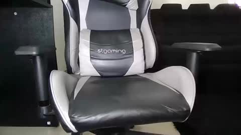 jeison_adam97 online show from October 2025 04:53:02 PM