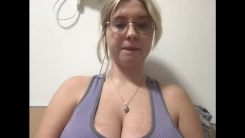 Snapshot of jelly_gum chatting on January 2026 12:21:02 PM Inna online show from January 2026 12:21:02 PM