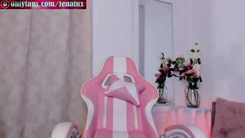 Snapshot of jenalux_ chatting on December 2024 05:05:02 AM Jennalux online show from December 2024 05:05:02 AM