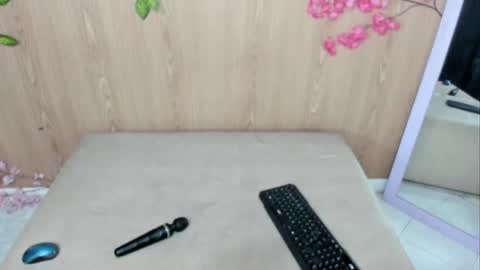 Jenelotizz online show from April 2026 09:31:01 PM