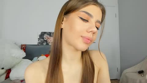 Snapshot of jenie_fire chatting on December 2024 07:28:02 PM Dolly online show from December 2024 07:28:02 PM