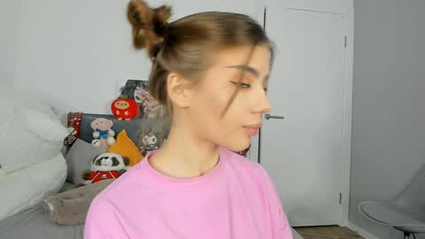 Snapshot of jenie_fire chatting on December 2024 04:27:02 PM Dolly online show from December 2024 04:27:02 PM