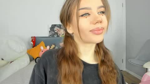 Snapshot of jenie_fire chatting on January 2025 01:23:02 PM Dolly online show from January 2025 01:23:02 PM