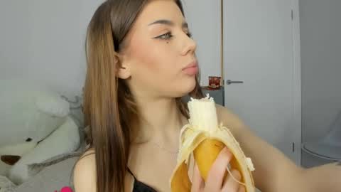 Snapshot of jenie_fire chatting on February 2025 04:21:01 PM Dolly online show from February 2025 04:21:01 PM