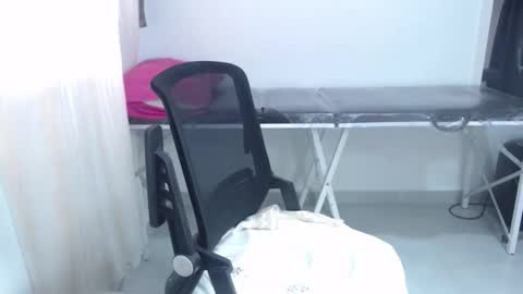 jenifer online show from May 2026 06:57:02 PM