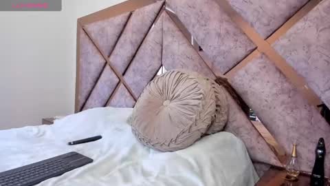 Snapshot of jennalove_ chatting on December 2024 10:42:01 PM My name is LizzyNice to meet you online show from December 2024 10:42:01 PM