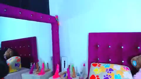 jenn online show from September 2025 07:13:02 AM