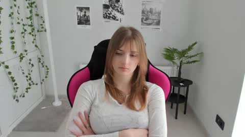 Snapshot of jenniestar chatting on April 2026 12:18:01 PM Karla online show from April 2026 12:18:01 PM