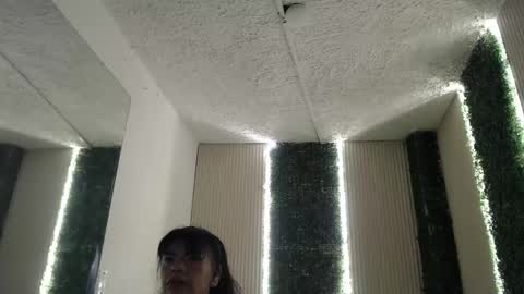 Jennifer online show from April 2026 10:01:01 PM