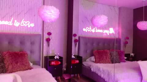 Snapshot of jennifer_looks chatting on January 2026 01:16:02 PM jenn online show from January 2026 01:16:02 PM