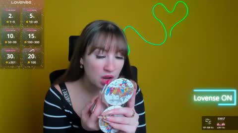 Jennifer online show from October 2025 05:43:02 AM