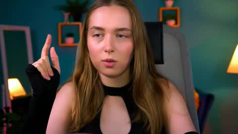 Jennifer online show from September 2025 09:26:02 PM