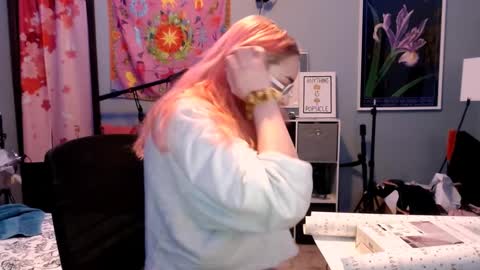 Jennifer Gwen online show from February 2025 07:47:02 PM