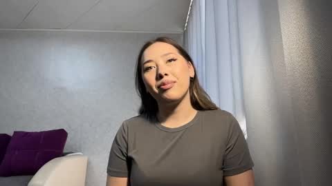 Mia online show from April 2026 06:03:01 AM