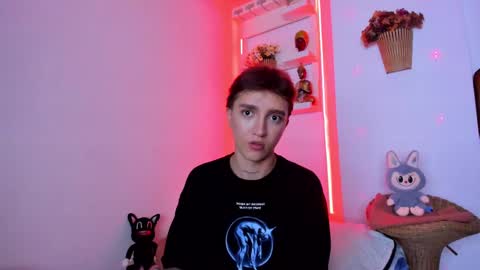 jero independent model online show from October 2025 04:38:01 AM