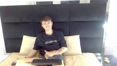 Jerom xx online show from October 2025 08:07:01 PM