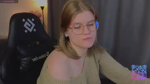 Snapshot of jess0e9 chatting on June 2026 02:04:01 PM JessieVibes online show from June 2026 02:04:01 PM