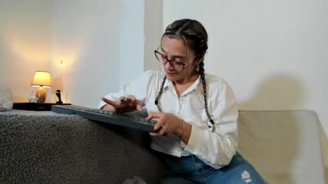 jessica herreraToday I will be your devil and you my victim online show from January 2025 11:14:01 PM