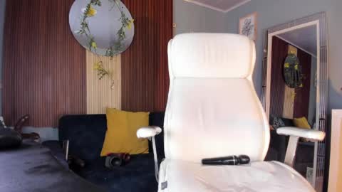 Snapshot of jess69_ chatting on May 2026 12:09:02 PM Jessie online show from May 2026 12:09:02 PM