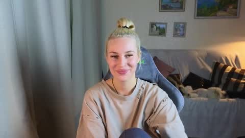 Snapshot of jessica_hanson chatting on December 2024 06:17:01 PM Jessy online show from December 2024 06:17:01 PM