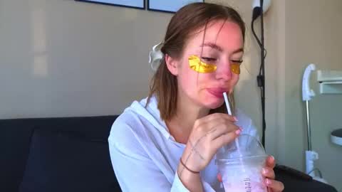 Snapshot of jessica_hanson chatting on December 2025 02:17:02 AM Jessy online show from December 2025 02:17:02 AM