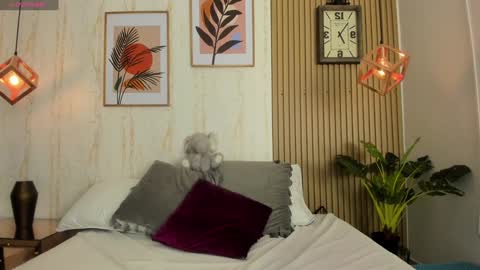 Jessica Pethersson  online show from December 2024 11:54:01 AM