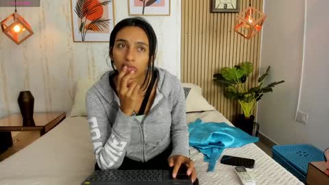 Jessica Pethersson  online show from December 2024 12:03:01 PM