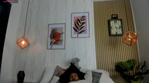 Jessica Pethersson  online show from December 2024 11:40:01 AM