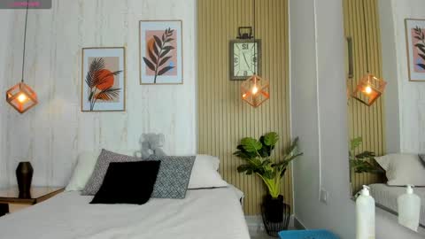 Jessica Pethersson  online show from December 2024 05:34:01 PM