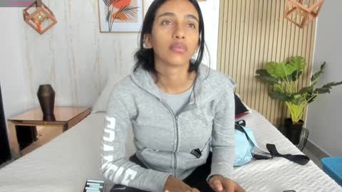 Jessica Pethersson  online show from January 2025 11:54:02 AM