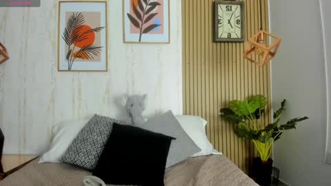 Jessica Pethersson  online show from January 2025 11:56:01 AM