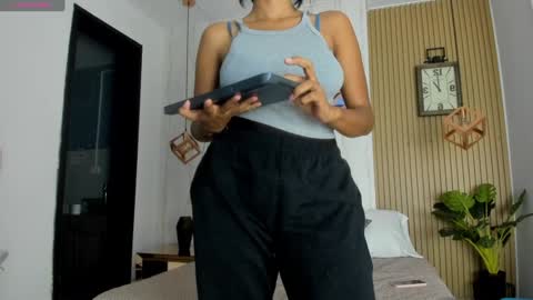 Jessica Pethersson  online show from January 2025 06:00:01 PM