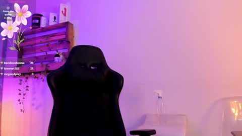 Jessica Pethersson  online show from February 2025 03:00:01 PM