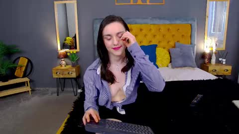 Jessica White online show from May 2026 04:18:02 AM