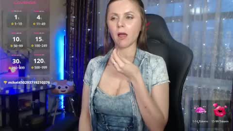 Snapshot of jessiemays chatting on April 2026 10:46:02 PM Jess online show from April 2026 10:46:02 PM