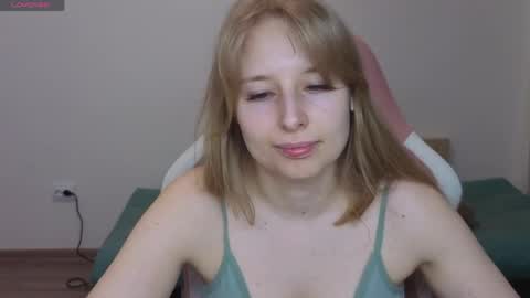 Snapshot of jessy_comely chatting on April 2026 02:21:01 PM Jessy online show from April 2026 02:21:01 PM
