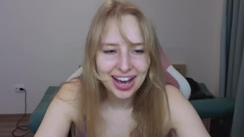 Snapshot of jessy_comely chatting on May 2026 11:28:02 AM Jessy online show from May 2026 11:28:02 AM