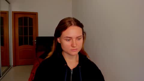 Snapshot of jessy_lil chatting on November 2025 10:23:01 AM Polina online show from November 2025 10:23:01 AM