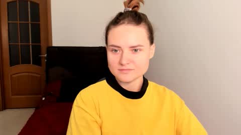 Snapshot of jessy_lil chatting on November 2025 10:43:02 AM Polina online show from November 2025 10:43:02 AM