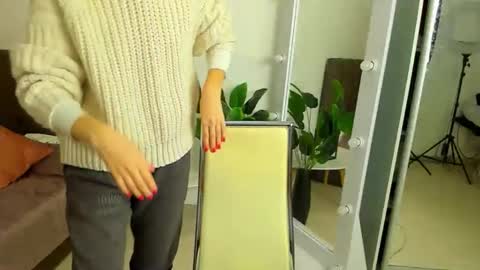 Snapshot of jessy_lil chatting on December 2025 09:27:01 AM Polina online show from December 2025 09:27:01 AM