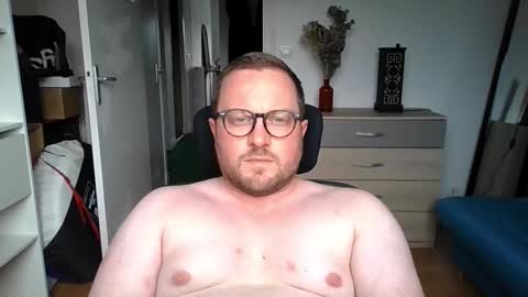 jeuneloup92 online show from September 2025 05:01:02 PM